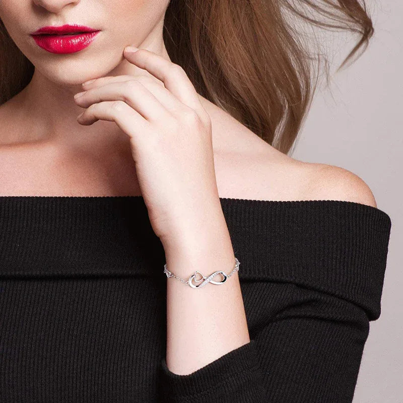 Bracelet incrusté 8 cœurs