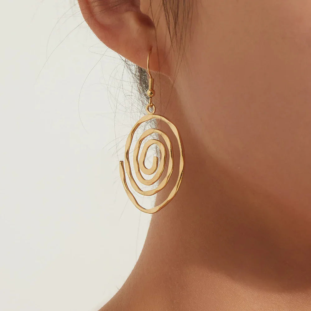 Boucles d'oreilles créatives tourbillonnantes et creuses pour femmes