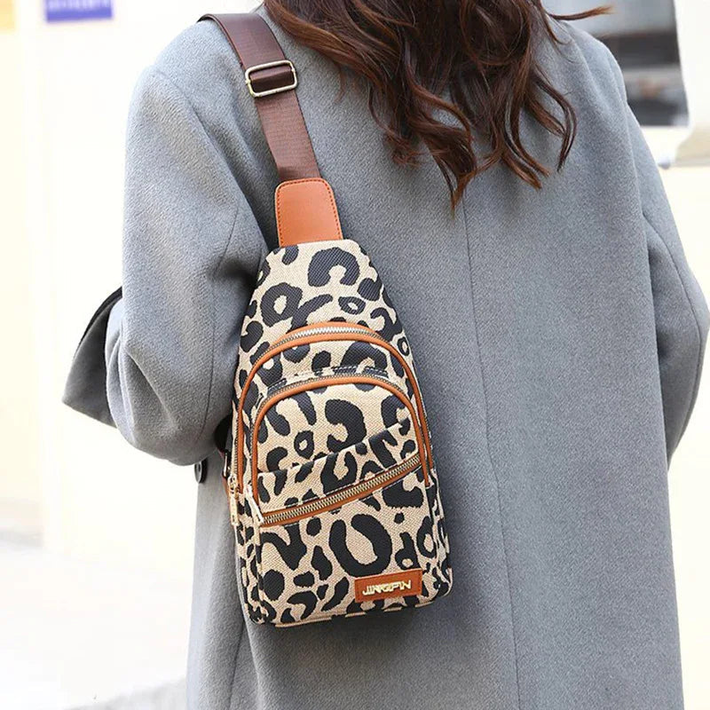 Leopardenmuster-Sling-Brusttasche mit Kopfhöreranschluss, Umhängetasche für Damen