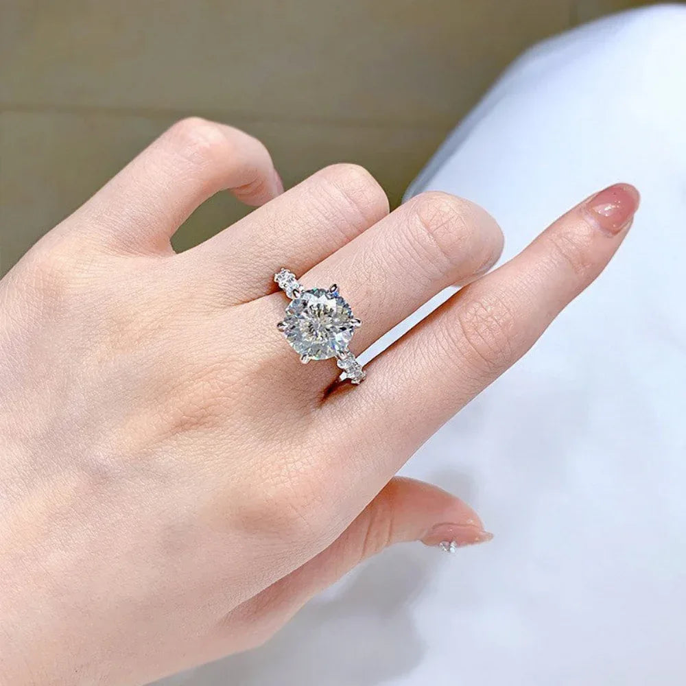 Damen Luxusring mit 5 Karat Voll-Moissanit im Schliff
