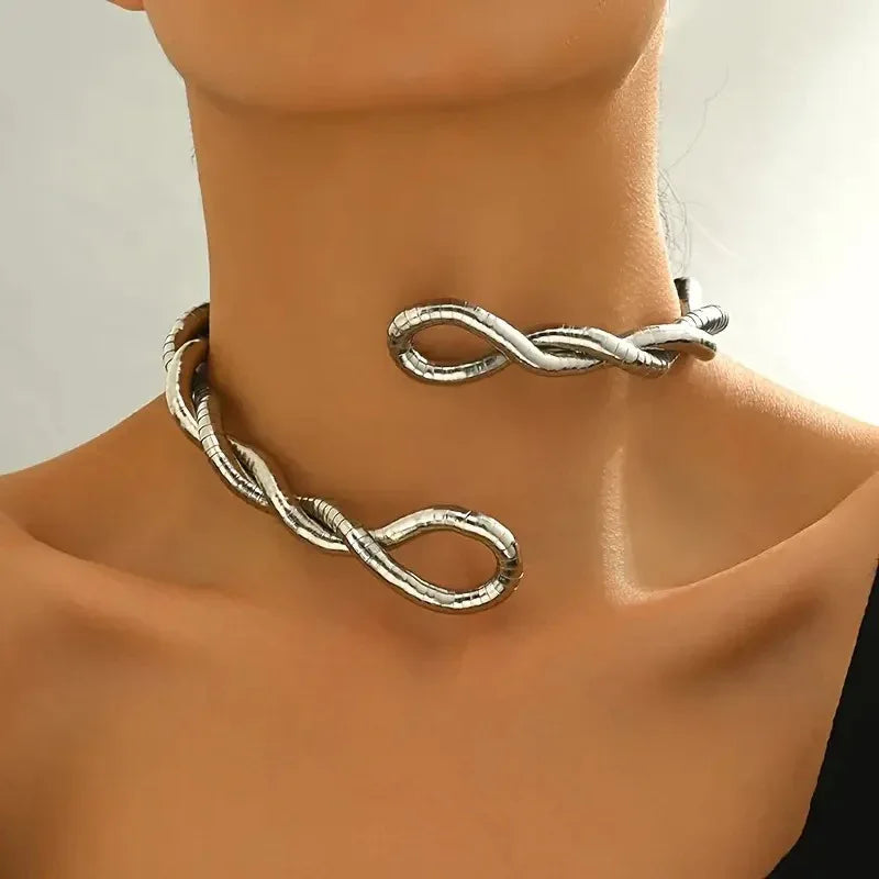 Elegante Schlangenhalskette für Damen
