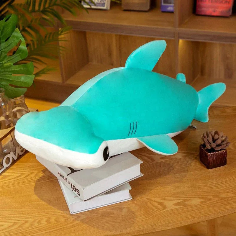Jouets en peluche de requin-marteau bleu