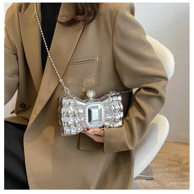 Schmetterlingsförmige Kettenhandtasche für Damen