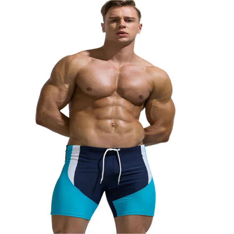 Farbabgestimmte Herren-Badeshorts mit fünf Punkten