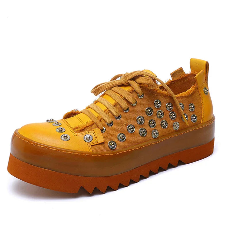 Chaussures artisanales en cuir et toile respirante au design unique