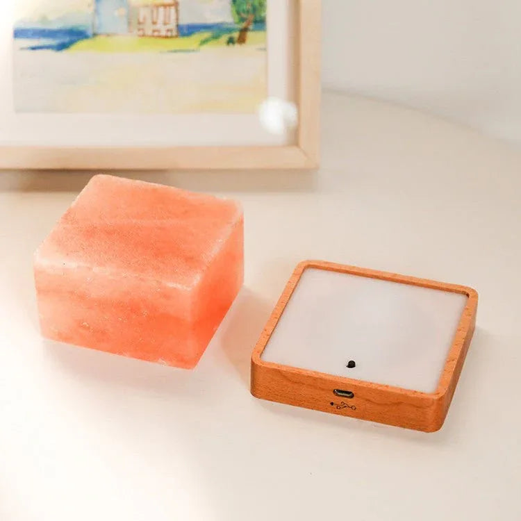 Lampe de sel de l'Himalaya sur socle en bois carré avec LED